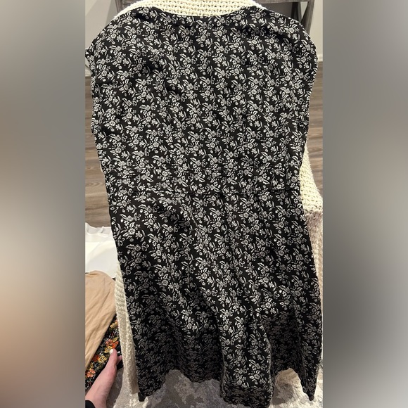 Black floral Ann Taylor LOFT floral button down sexy slimming summer dress - Picture 3 of 3